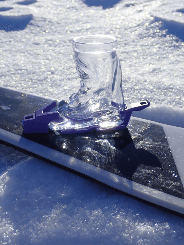 Ski-Shot avec ski et 4 verres en forme de chaussures de ski pour vos soirées entre amis